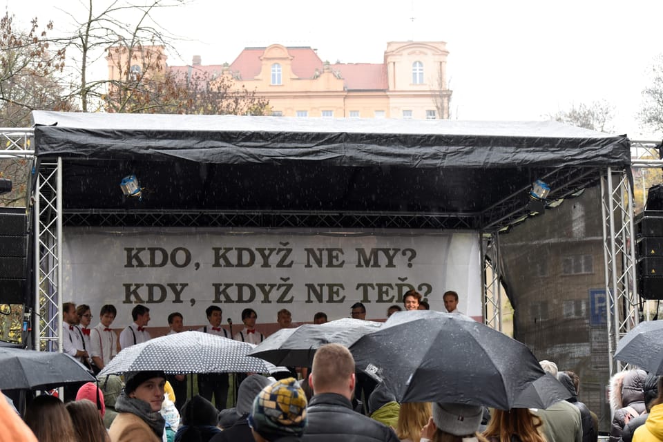 Vystoupení studentských sborů na pražském Albertově | Foto: Barbora Navrátilová, Radio Prague International Vystoupení studentských sborů na pražském Albertově | Foto: Barbora Navrátilová, Radio Prague International