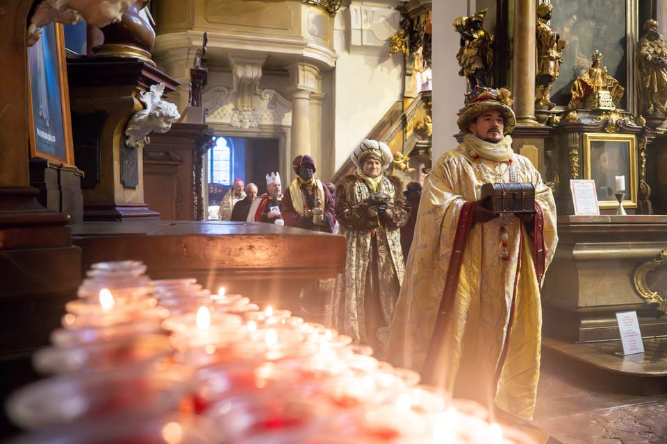 Cestu zahájili Tři králové v kostele sv.Tomáše na Malé Straně | Foto: Zuzana Jarolímková, iROZHLAS.cz Cestu zahájili Tři králové v kostele sv.Tomáše na Malé Straně | Foto: Zuzana Jarolímková, iROZHLAS.cz