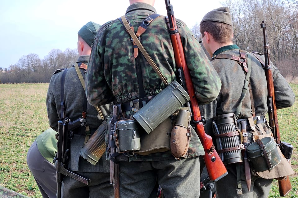 Ukázky historické vojenské výstroje a výzbroje | Foto: Štěpánka Budková, Radio Prague International Ukázky historické vojenské výstroje a výzbroje | Foto: Štěpánka Budková, Radio Prague International