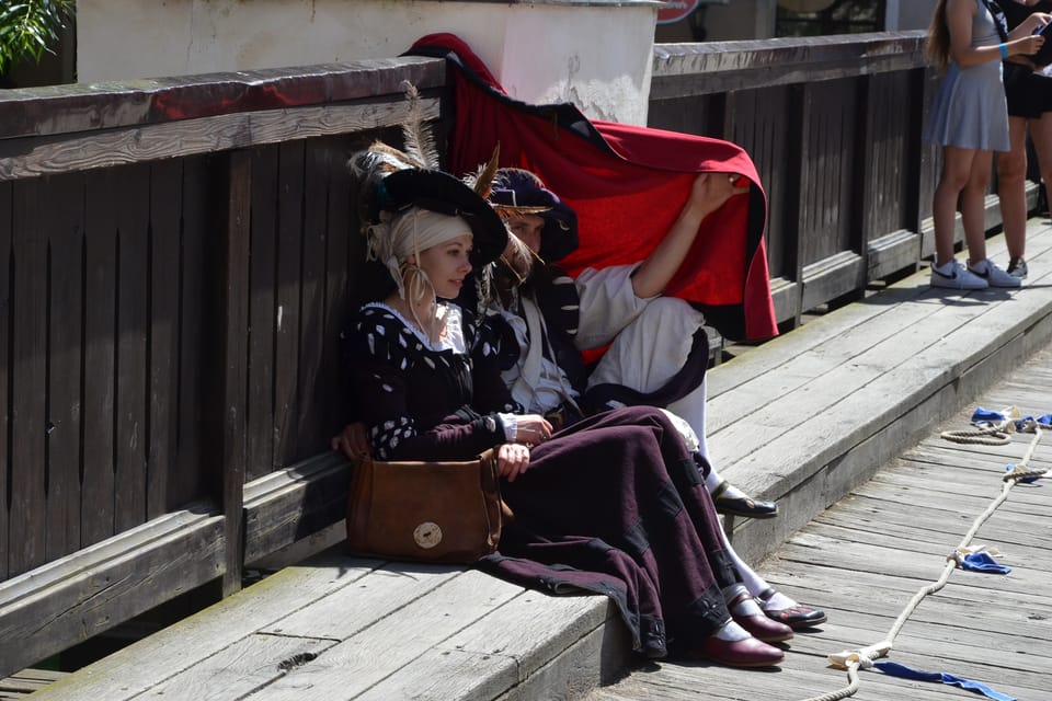 Do historických kostýmu se oblékli i mnozí návštěvníci slavností | Foto: Jaroslav Mach, Radio Prague International Do historických kostýmu se oblékli i mnozí návštěvníci slavností | Foto: Jaroslav Mach, Radio Prague International