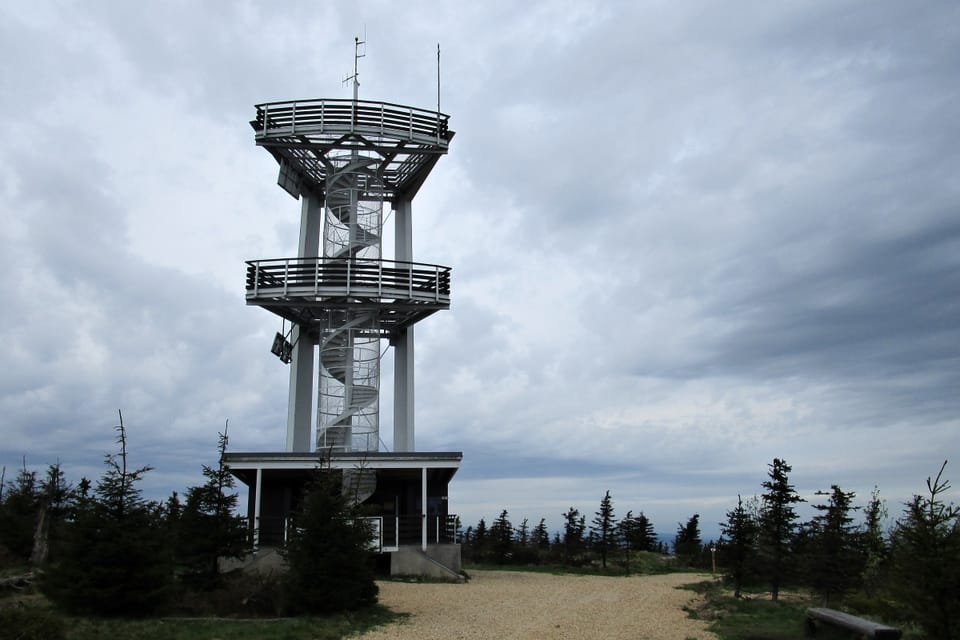 Smrk (1124 m) je nejvyšší hora české části Jizerských hor | Foto: Tomáš Beneš, Český rozhlas Smrk (1124 m) je nejvyšší hora české části Jizerských hor | Foto: Tomáš Beneš, Český rozhlas