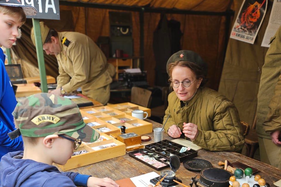 Stanoviště polní pošty Rudé armády v podání Klubu Česko – Slovenská asociace vojenské historie | Foto: Štěpánka Budková,  Radio Prague International