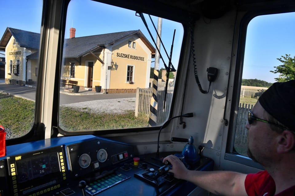 Slezské Rudoltice byly na trati opravené první,  později se dočkala i další nádraží. | Foto: Břetislav Tureček,  Radio Prague International