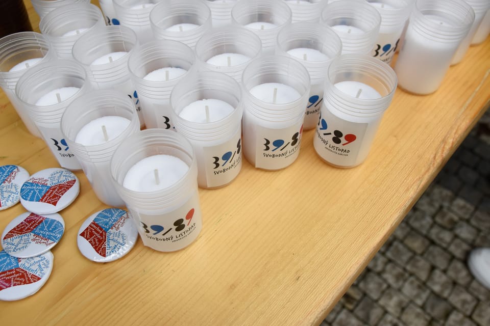 Za dobrovolný příspěvek mohli lidé pořídit svíčku,  která odkazuje také na rok 1939 | Foto: Barbora Navrátilová,  Radio Prague International