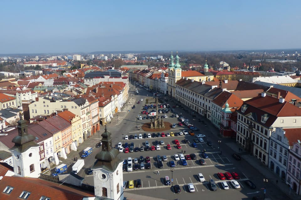 Pohled z Bílé veže na Velké náměstí v Hradci Králové | Foto: Klára Stejskalová, Radio Prague International Pohled z Bílé veže na Velké náměstí v Hradci Králové | Foto: Klára Stejskalová, Radio Prague International