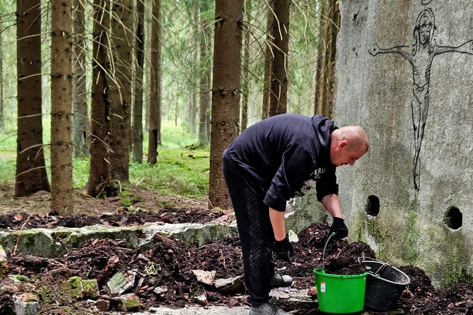 Archeologické práce v prostoru zajateckého tábora | Foto: Štěpánka Budková, Radio Prague International Archeologické práce v prostoru zajateckého tábora | Foto: Štěpánka Budková, Radio Prague International