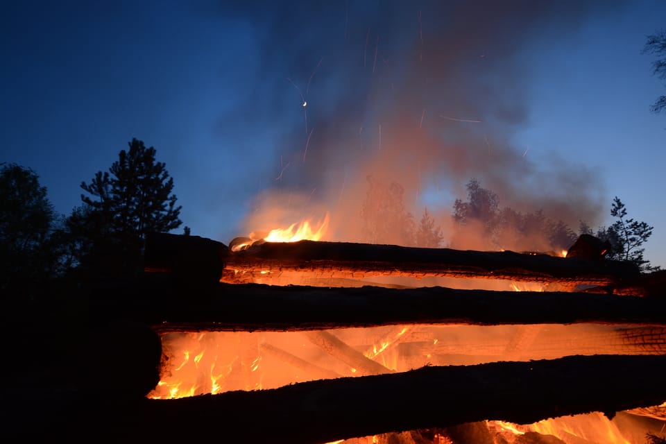 Pálení čarodějnic a opékání buřtů v Liběchově ve Středočeském kraji | Foto: Eva Turečková, Radio Prague International Pálení čarodějnic a opékání buřtů v Liběchově ve Středočeském kraji | Foto: Eva Turečková, Radio Prague International
