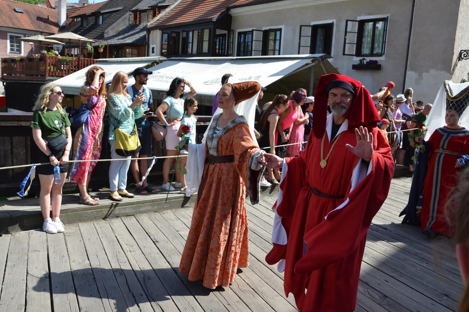 Návštěvníci Krumlova se mohli přenést do časů posledních pánů z Rožmberka, bratrů Viléma z Rožmberka a Petra Voka | Foto: Jaroslav Mach, Radio Prague International Návštěvníci Krumlova se mohli přenést do časů posledních pánů z Rožmberka, bratrů Viléma z Rožmberka a Petra Voka | Foto: Jaroslav Mach, Radio Prague International