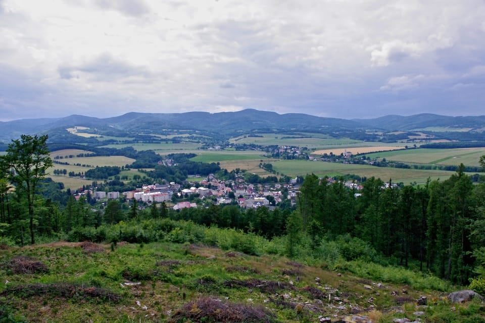 Výhled na Rychlebské hory a Špičák | Foto: Miroslav Kobza, Český rozhlas Výhled na Rychlebské hory a Špičák | Foto: Miroslav Kobza, Český rozhlas