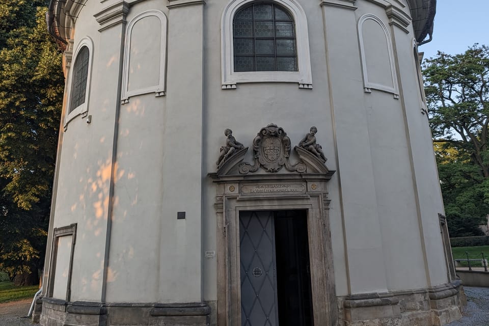 Kostel sv. Rocha u Olšanských hřbitovů | Foto: Štěpánka Budková, Radio Prague International Kostel sv. Rocha u Olšanských hřbitovů | Foto: Štěpánka Budková, Radio Prague International