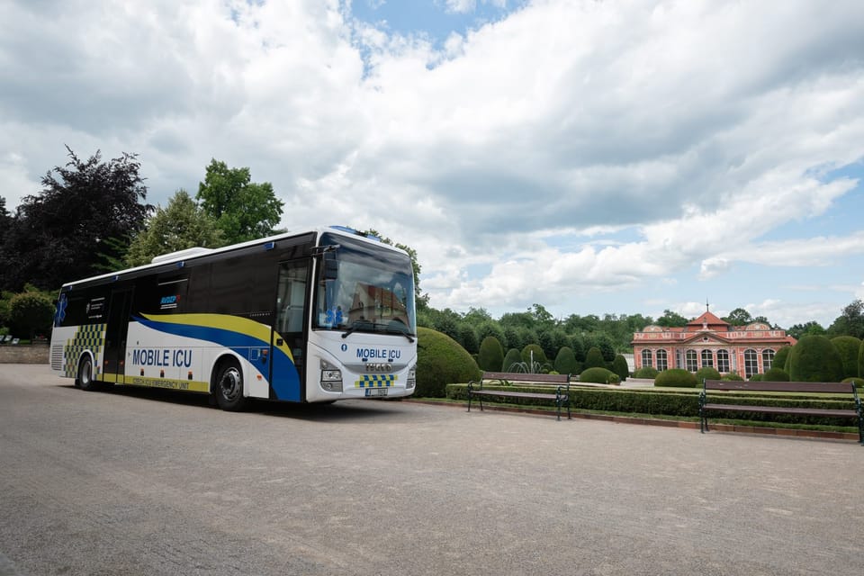 Nový autobus firmy Iveco přestavěla na zdravotnické zařízení firma Royax | Foto: Zuzana Jarolímková, Český rozhlas Nový autobus firmy Iveco přestavěla na zdravotnické zařízení firma Royax | Foto: Zuzana Jarolímková, Český rozhlas