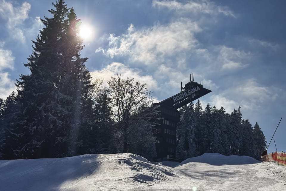 Zadovská rozhledna má tvar jako skokanský můstek | Foto: Hana Řeháková,  Radio Prague International