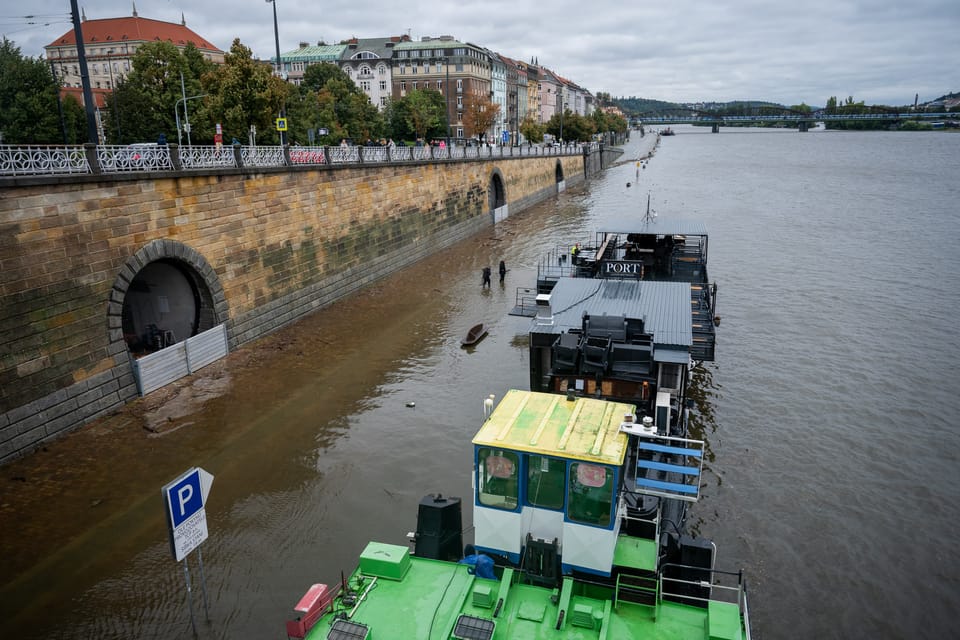 Zaplavená pražská náplavka | Foto: Zuzana Jarolímková,  iROZHLAS.cz