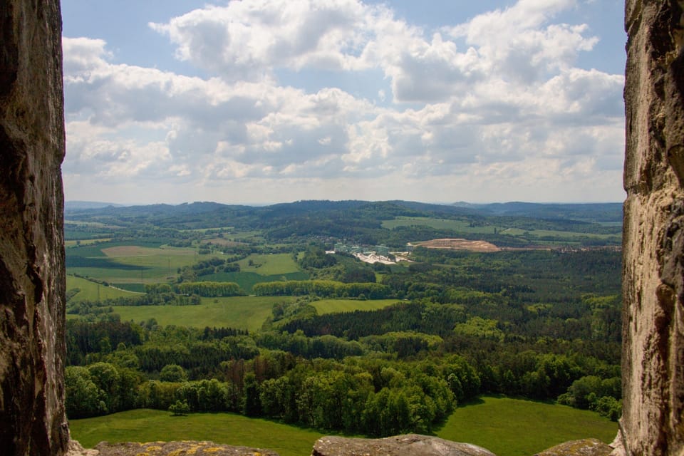 Pohled z okna věže Baba (Trosky), foto: Jaroslav Hoření, Český rozhlas Pohled z okna věže Baba (Trosky), foto: Jaroslav Hoření, Český rozhlas
