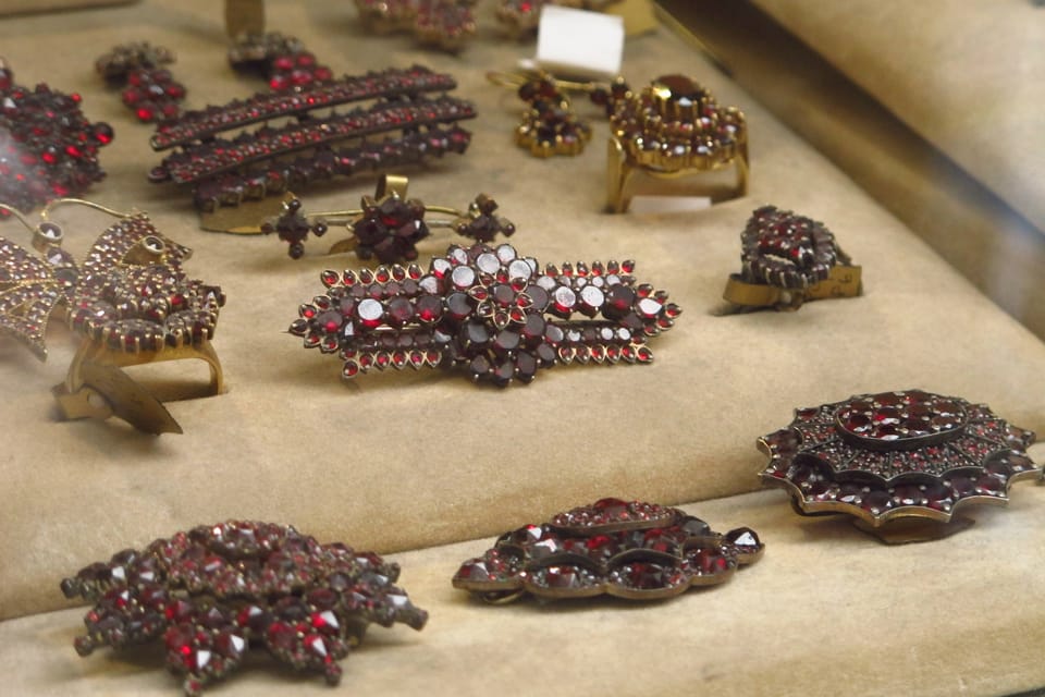 Český granát, foto: Kristýna Maková / Praha křížem krážem Český granát, foto: Kristýna Maková / Praha křížem krážem
