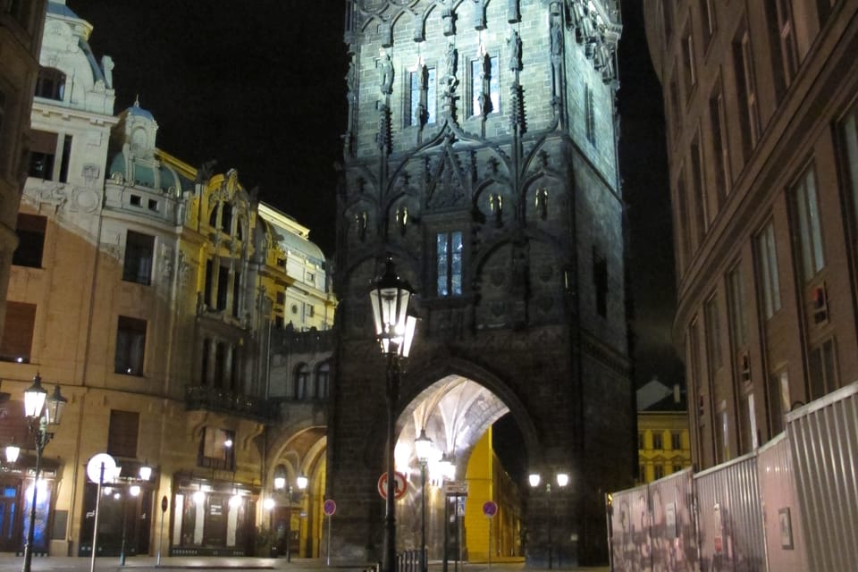 Socha svatého Václava se nachází i na západním průčelí Prašné brány směrem do Celetné ulice | Foto: Kristýna Maková, Praha křížem krážem Socha svatého Václava se nachází i na západním průčelí Prašné brány směrem do Celetné ulice | Foto: Kristýna Maková, Praha křížem krážem