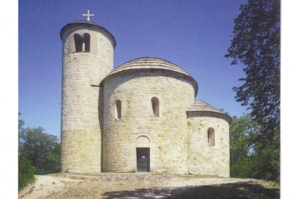 Rotunda sv. Jiří a sv. Vojtěcha - hora Říp, foto: CzechTourism Rotunda sv. Jiří a sv. Vojtěcha - hora Říp, foto: CzechTourism