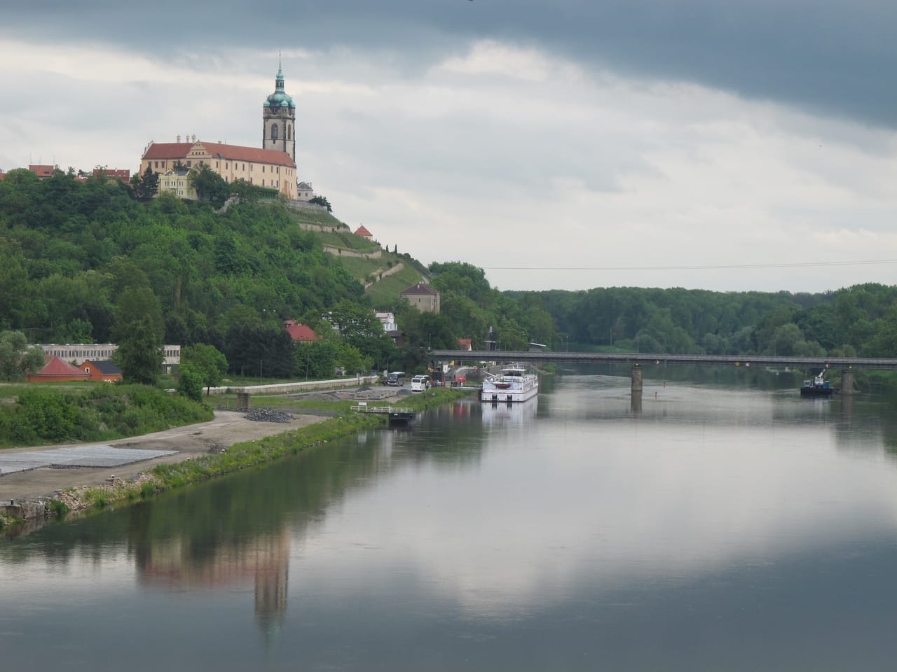 Soutok Labe A Vltavy - Významná Dominanta Města Mělníka | Radio Prague ...